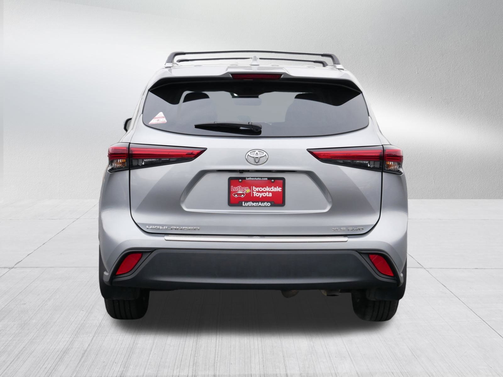 Certified 2023 Toyota Highlander XLE image 6