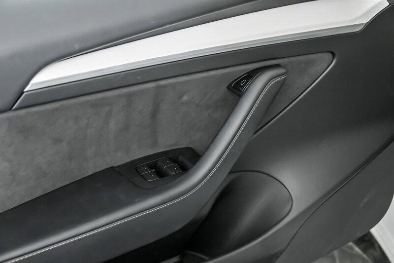 Used 2023 Tesla Model 3 Standard Range RWD image 15
