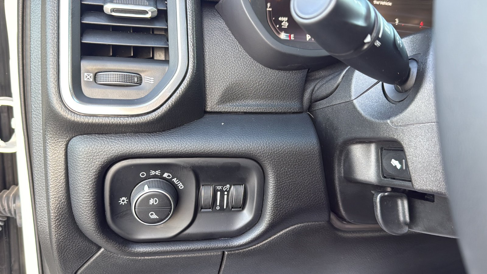 Used 2025 RAM 2500 Laramie w/ Sport Appearance Package AWD/4WD image 15