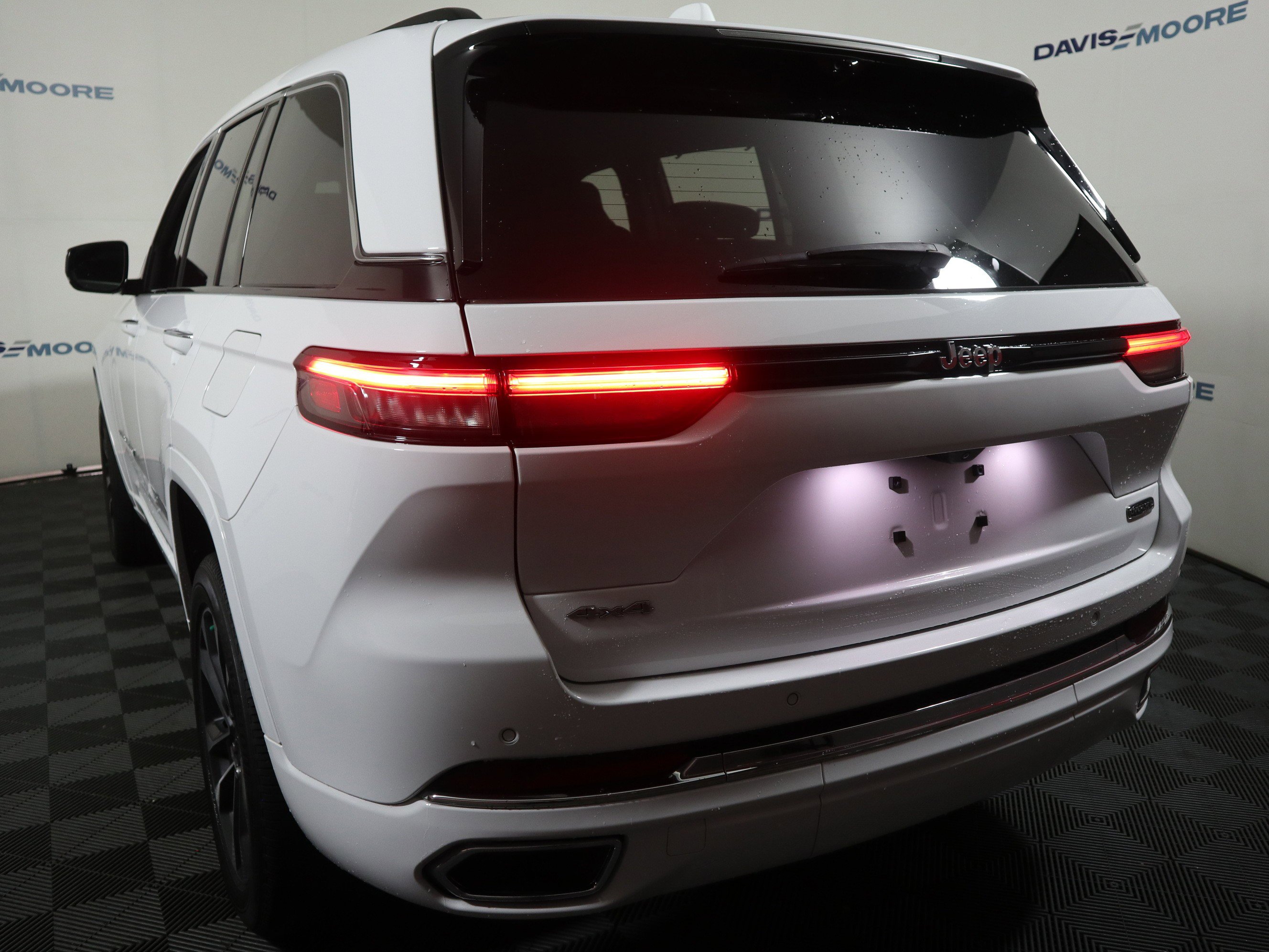 Certified 2022 Jeep Grand Cherokee Overland w/ Luxury Tech Group IV image 9