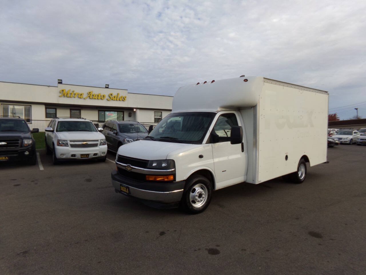 Used 2018 Chevrolet Express 3500 w/ Power Convenience Package RWD image 2