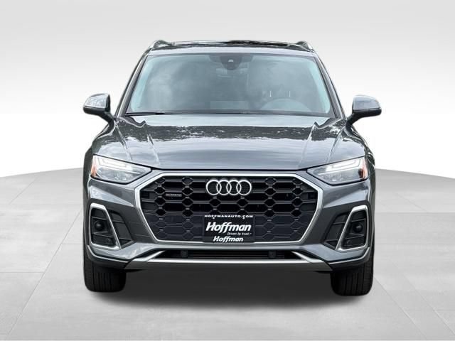 Used 2023 Audi Q5 2.0T Premium w/ Convenience Package AWD/4WD image 2