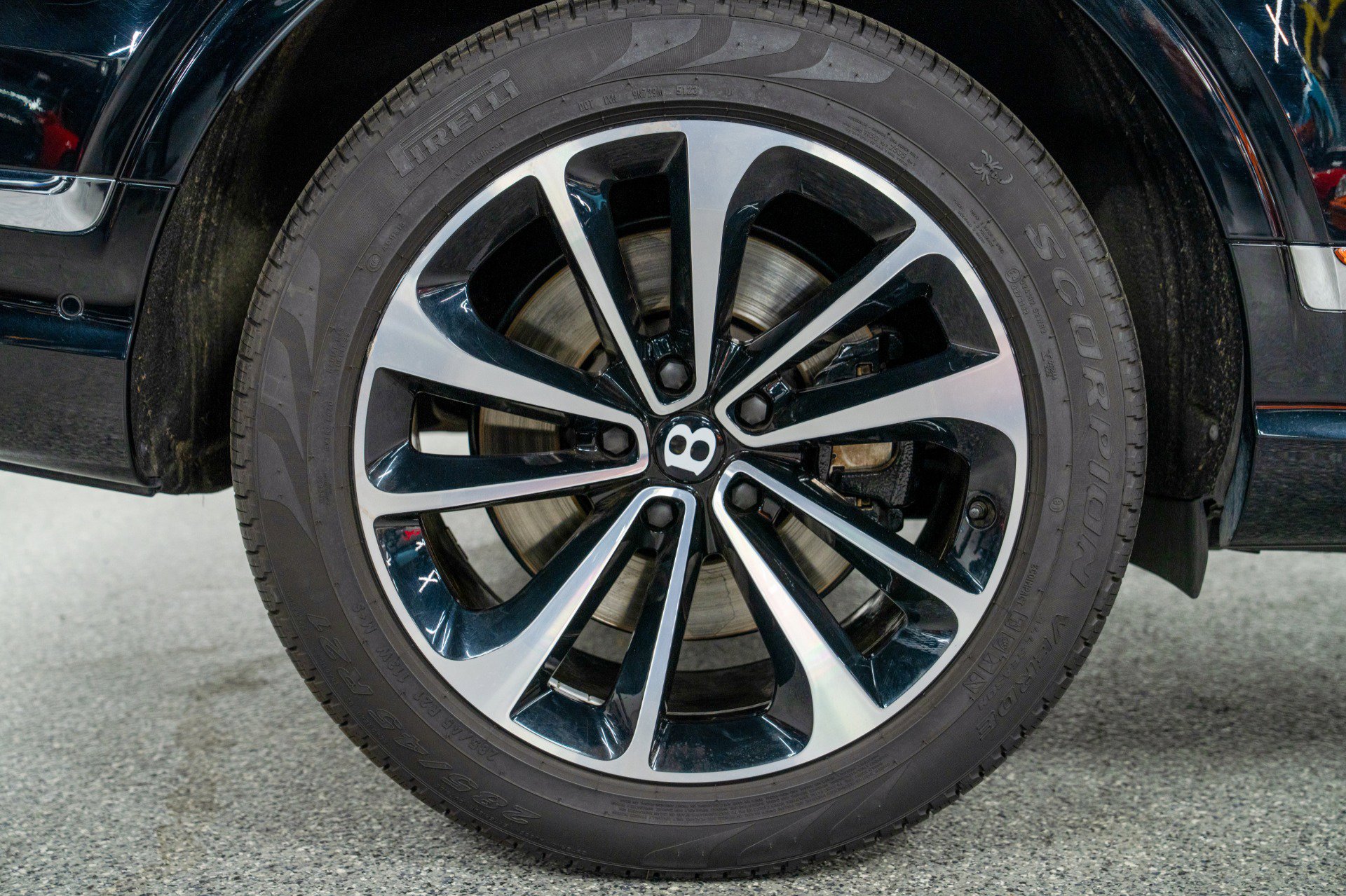 Used 2024 Bentley Bentayga Extended Wheelbase image 39