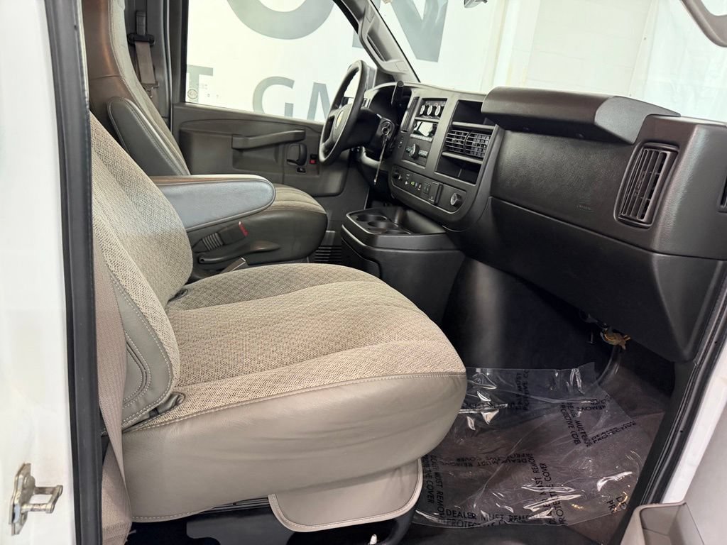 Used 2020 Chevrolet Express 3500 LT w/ LT Preferred Equipment Group RWD image 23