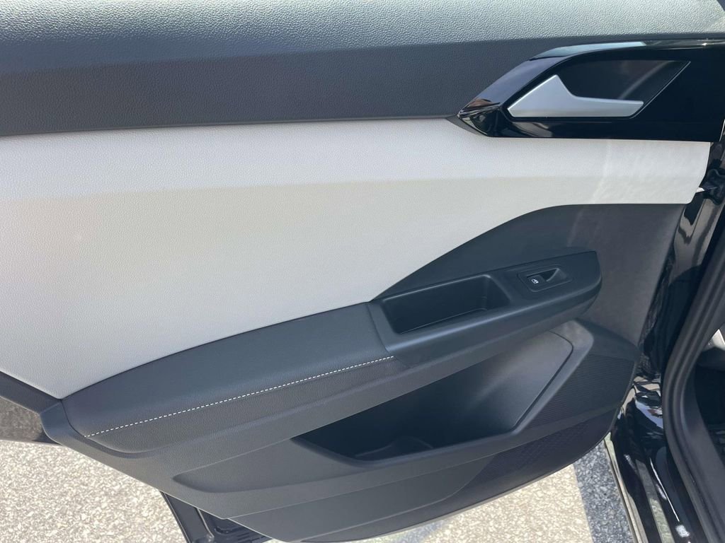 Used 2025 Volkswagen Taos S AWD/4WD image 11