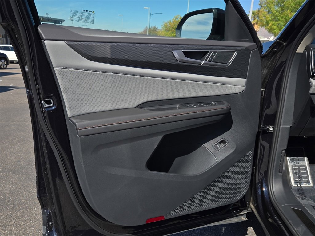 New 2025 Volkswagen Atlas Peak Edition SE image 17