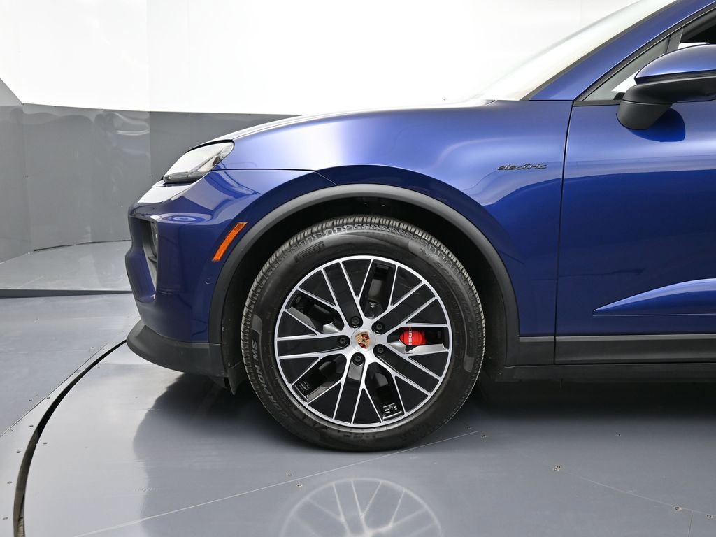 Certified 2025 Porsche Macan 4S Electric image 12
