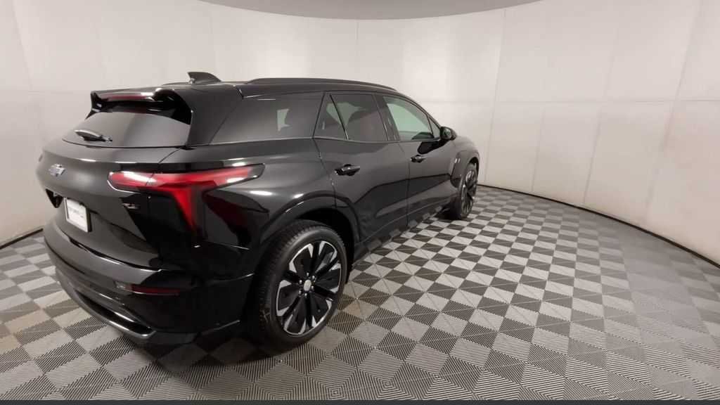 New 2025 Chevrolet Blazer EV RS RWD image 17