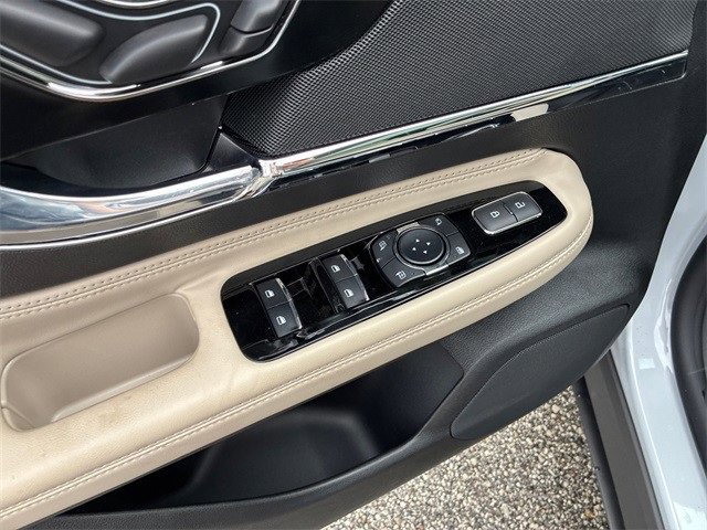 New 2025 Lincoln Corsair Reserve w/ Equipment Group 202A image 25