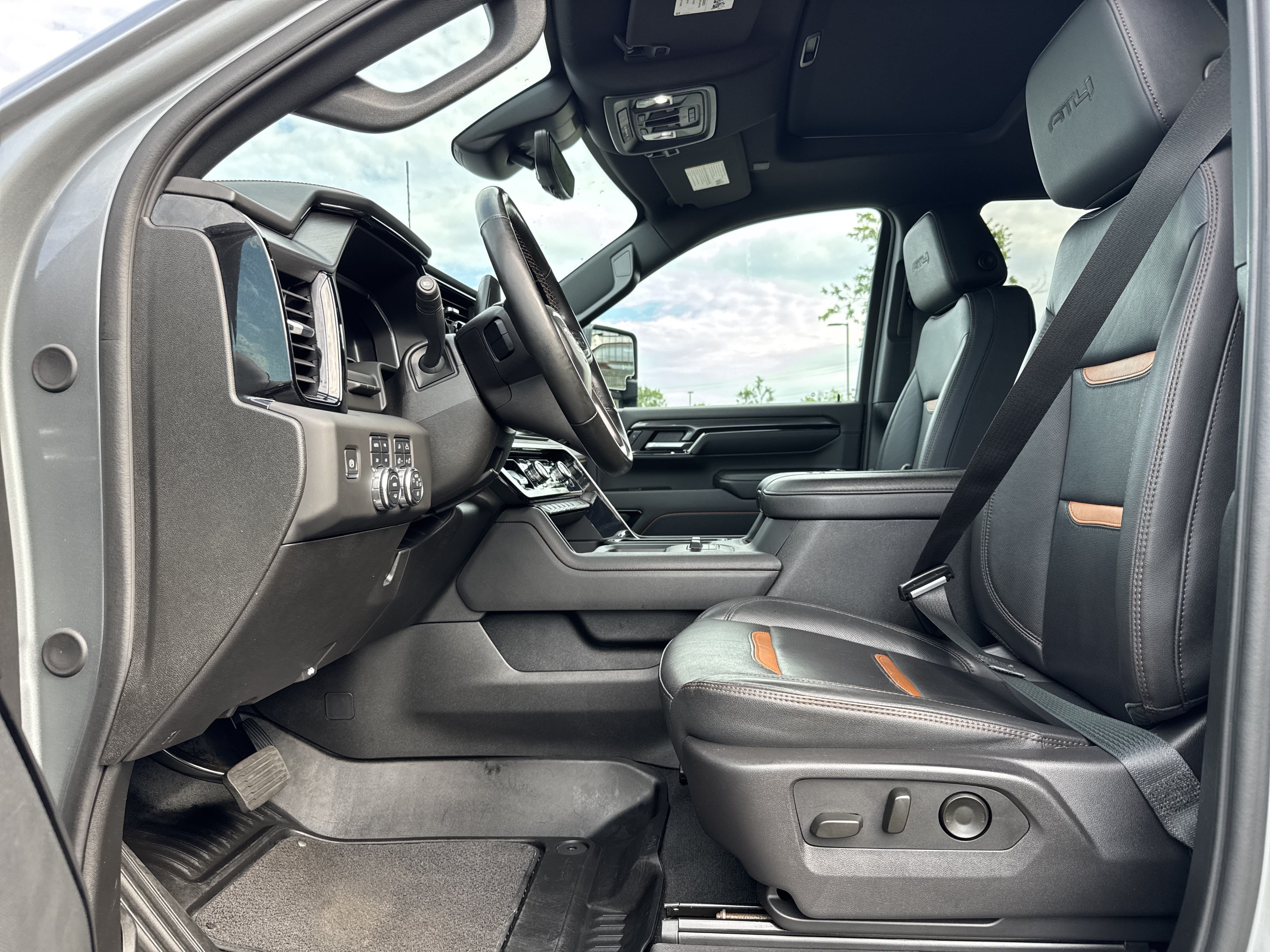 Used 2024 GMC Sierra 2500 AT4 w/ AT4 Premium Plus Package AWD/4WD image 16