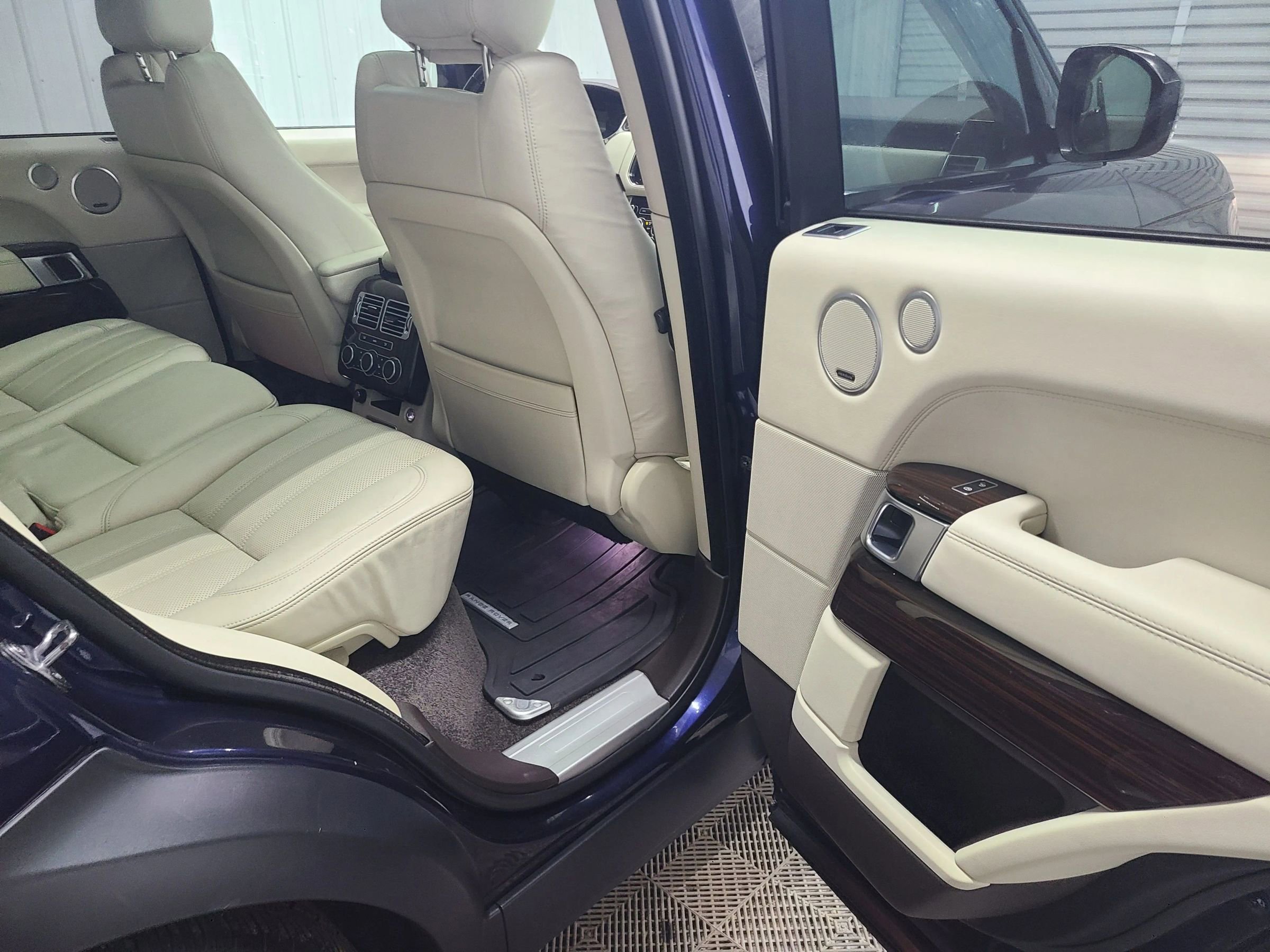 Used 2016 Land Rover Range Rover HSE image 39