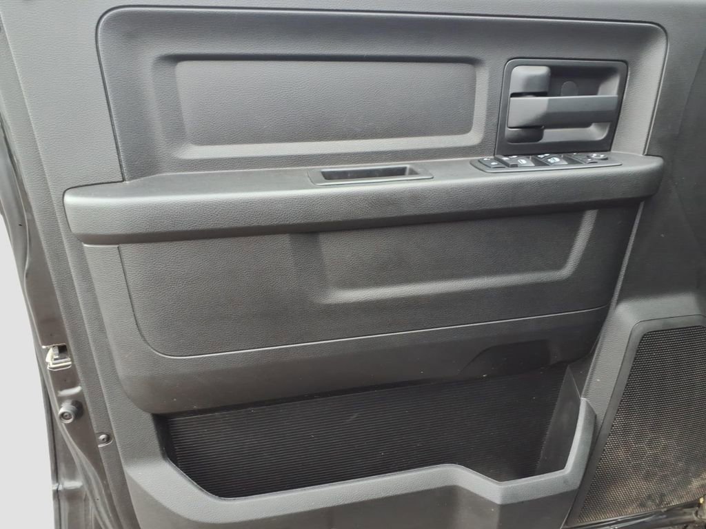 Used 2018 RAM 2500 Tradesman w/ Chrome Appearance Group image 18