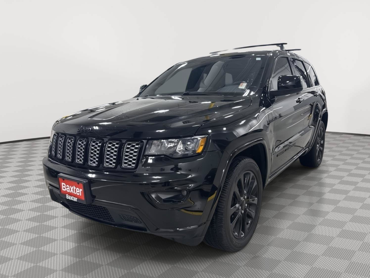 Used 2019 Jeep Grand Cherokee Altitude AWD/4WD image 3