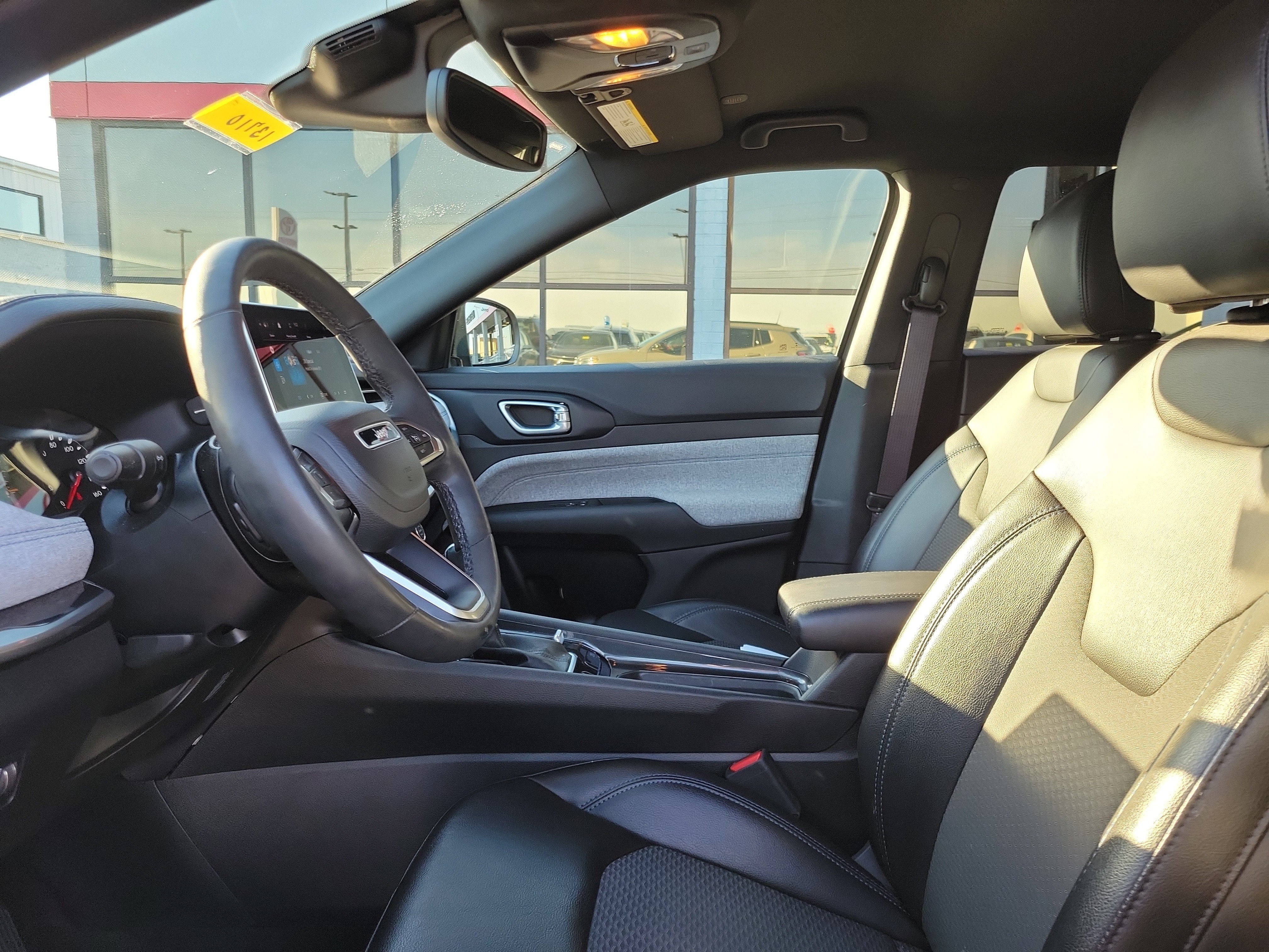 Used 2023 Jeep Compass Latitude w/ Convenience Group AWD/4WD image 15