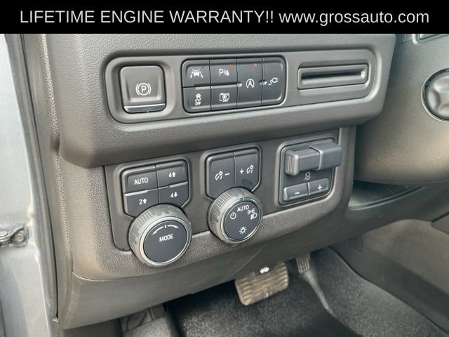 Used 2022 Chevrolet Suburban RST w/ Luxury Package AWD/4WD image 12