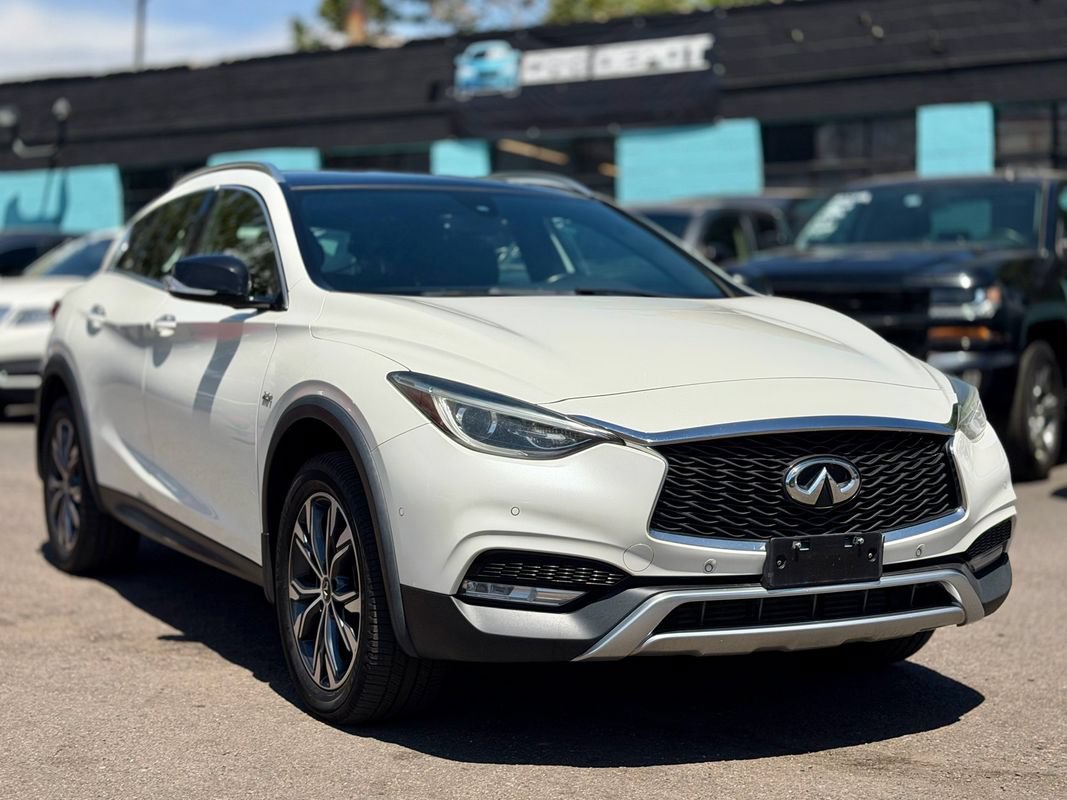 Used 2017 INFINITI QX30 Premium w/ Navigation Package AWD/4WD image 1
