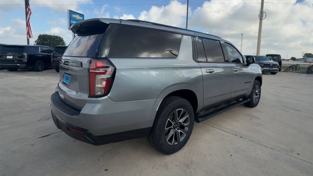 Certified 2024 Chevrolet Suburban Z71 w/ Luxury Package AWD/4WD image 8