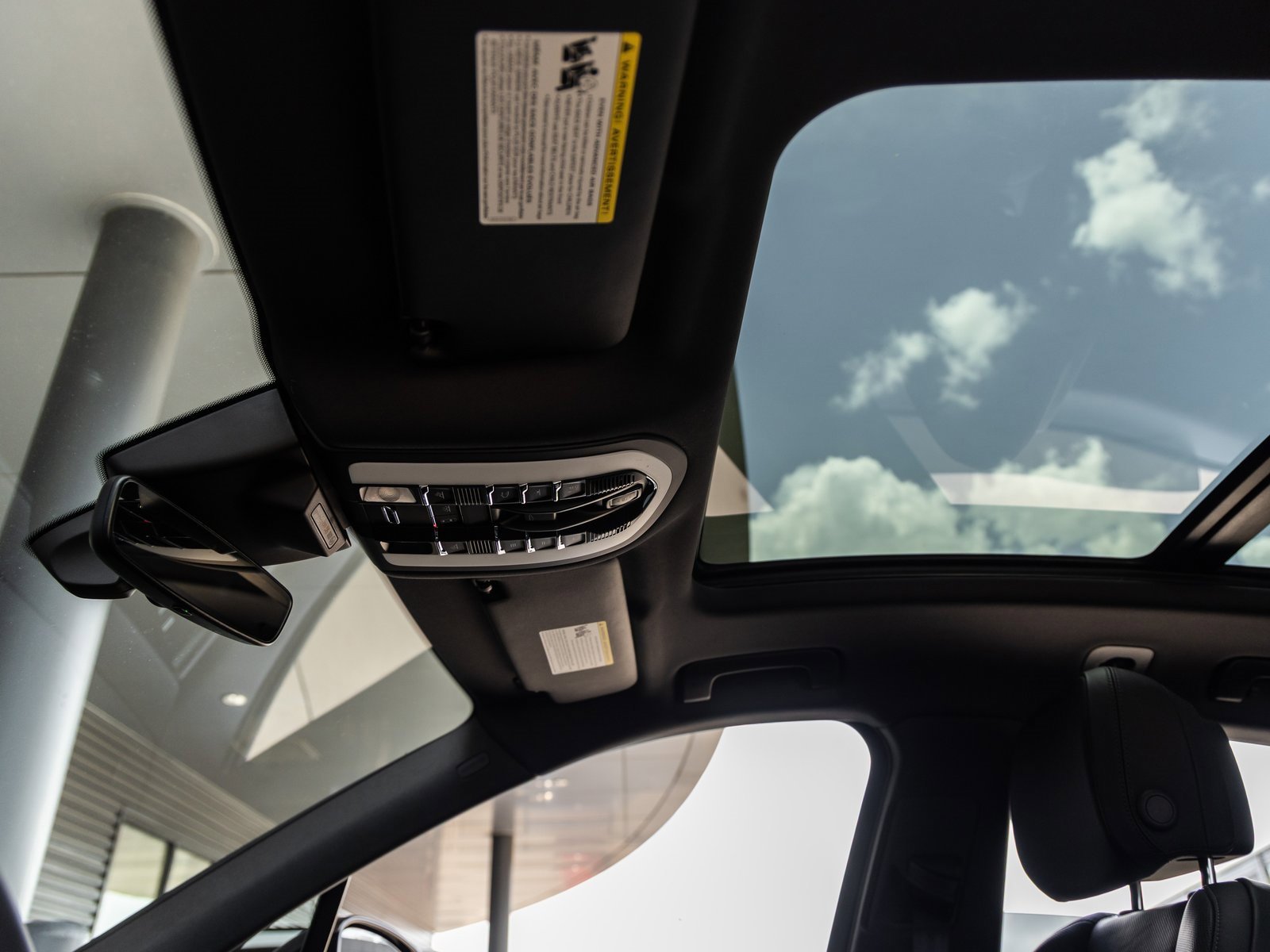 Used 2025 Porsche Macan image 25