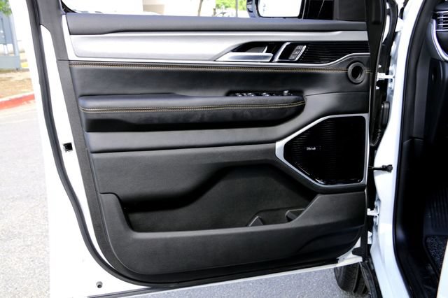 New 2026 Jeep Grand Wagoneer 4WD image 16