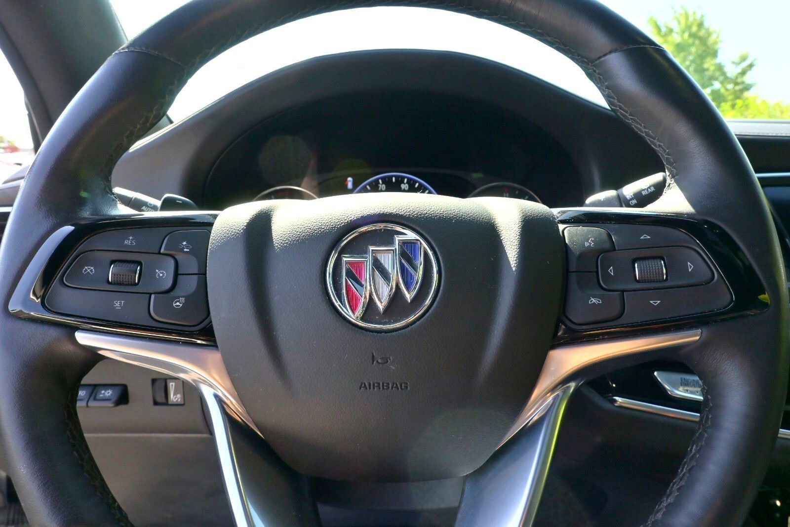 Used 2024 Buick Enclave Avenir w/ Avenir Technology Package image 32