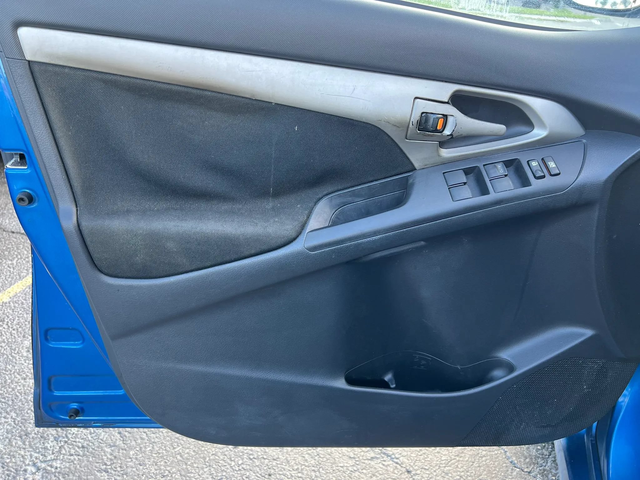 Used 2009 Toyota Matrix S w/ All Weather Guard Pkg FWD image 8