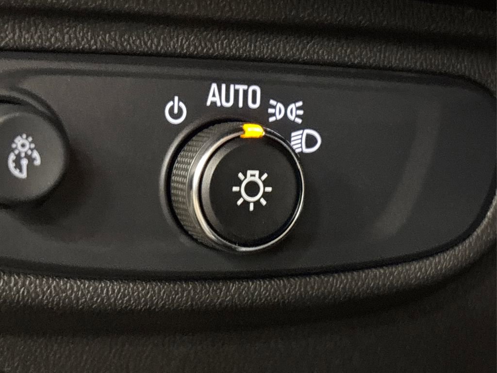 Used 2024 GMC Terrain SLE image 21