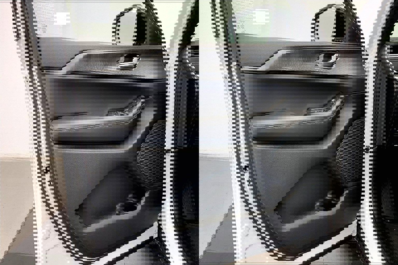 New 2025 Jeep Grand Cherokee L Altitude image 12