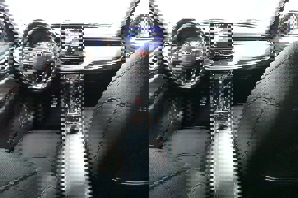 Used 2022 Jeep Compass Latitude image 10