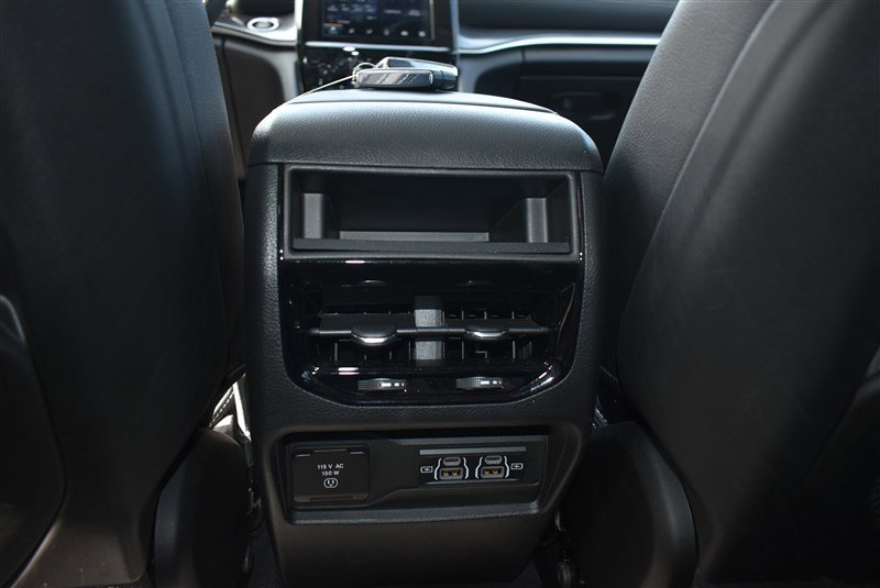 Used 2023 Jeep Grand Cherokee Laredo w/ Luxury Tech Group I AWD/4WD image 26