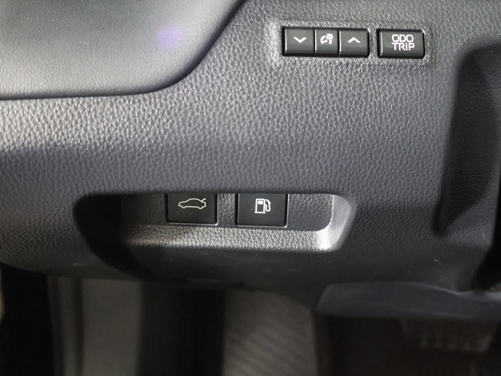 Used 2025 Toyota Crown AWD/4WD image 33