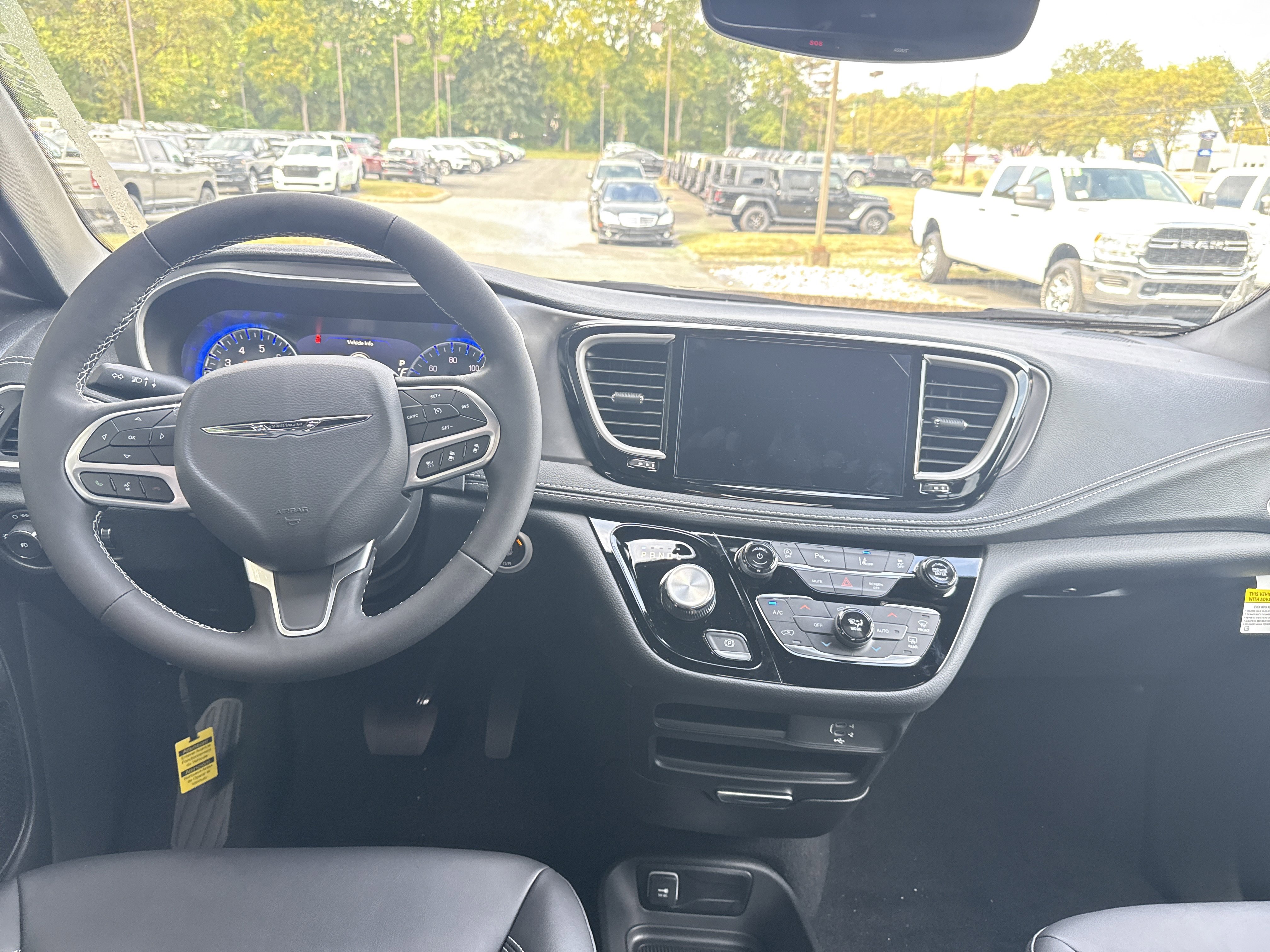 New 2026 Chrysler Pacifica Select image 15