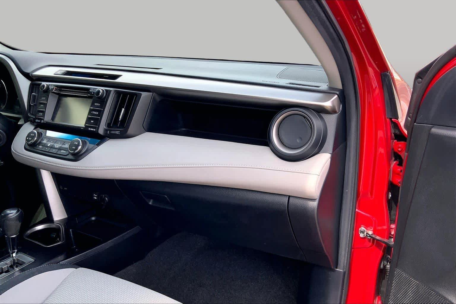 Used 2016 Toyota RAV4 XLE FWD image 19