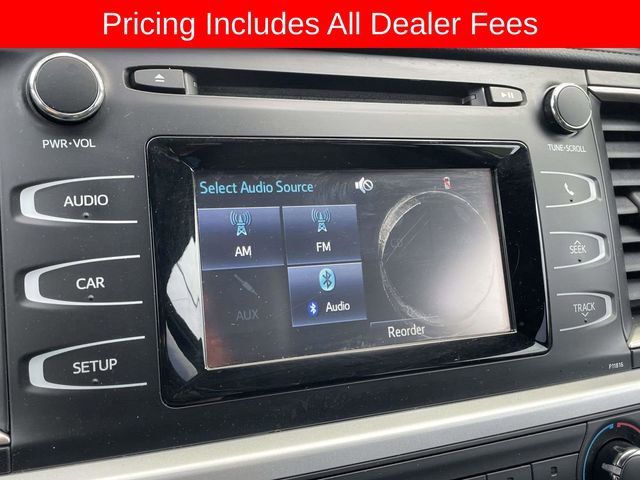 Used 2019 Toyota Highlander LE AWD/4WD image 30