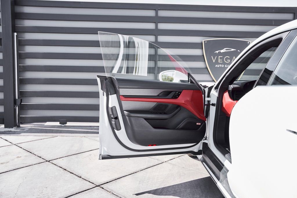 Used 2020 Porsche Taycan Turbo image 29