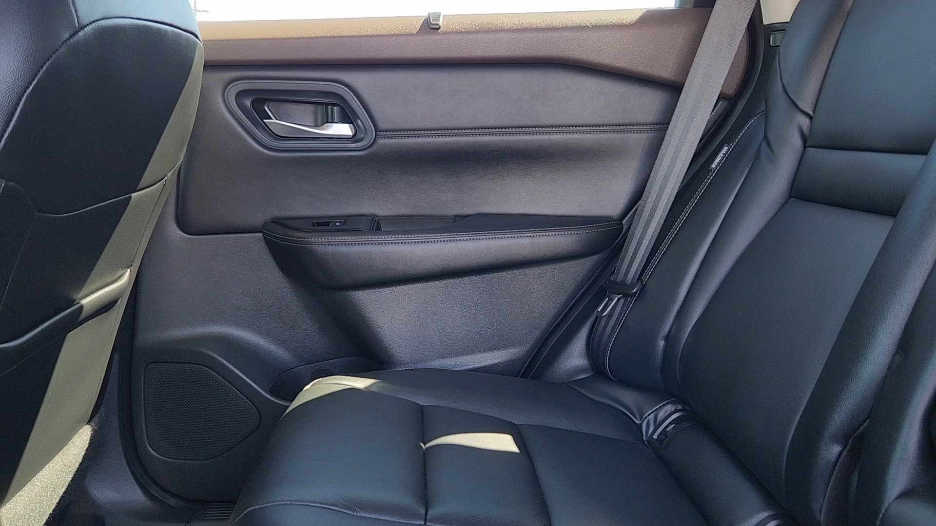 Used 2023 Nissan Rogue SL w/ SL Premium Package image 17