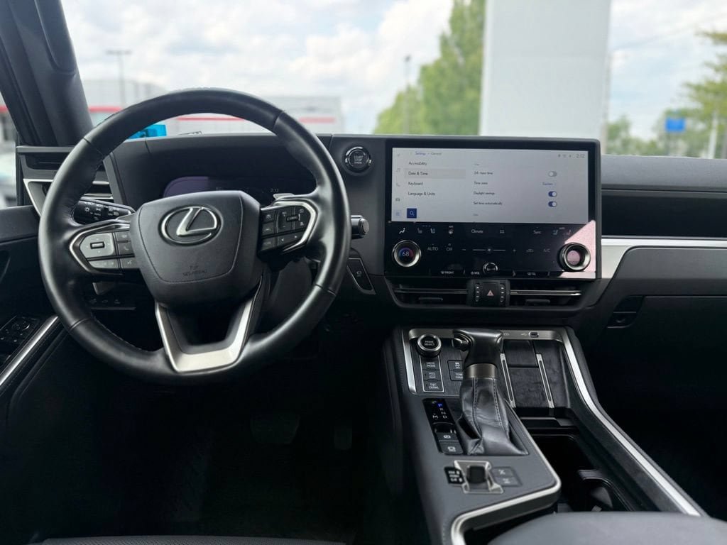 Used 2024 Lexus GX 550 AWD/4WD image 23