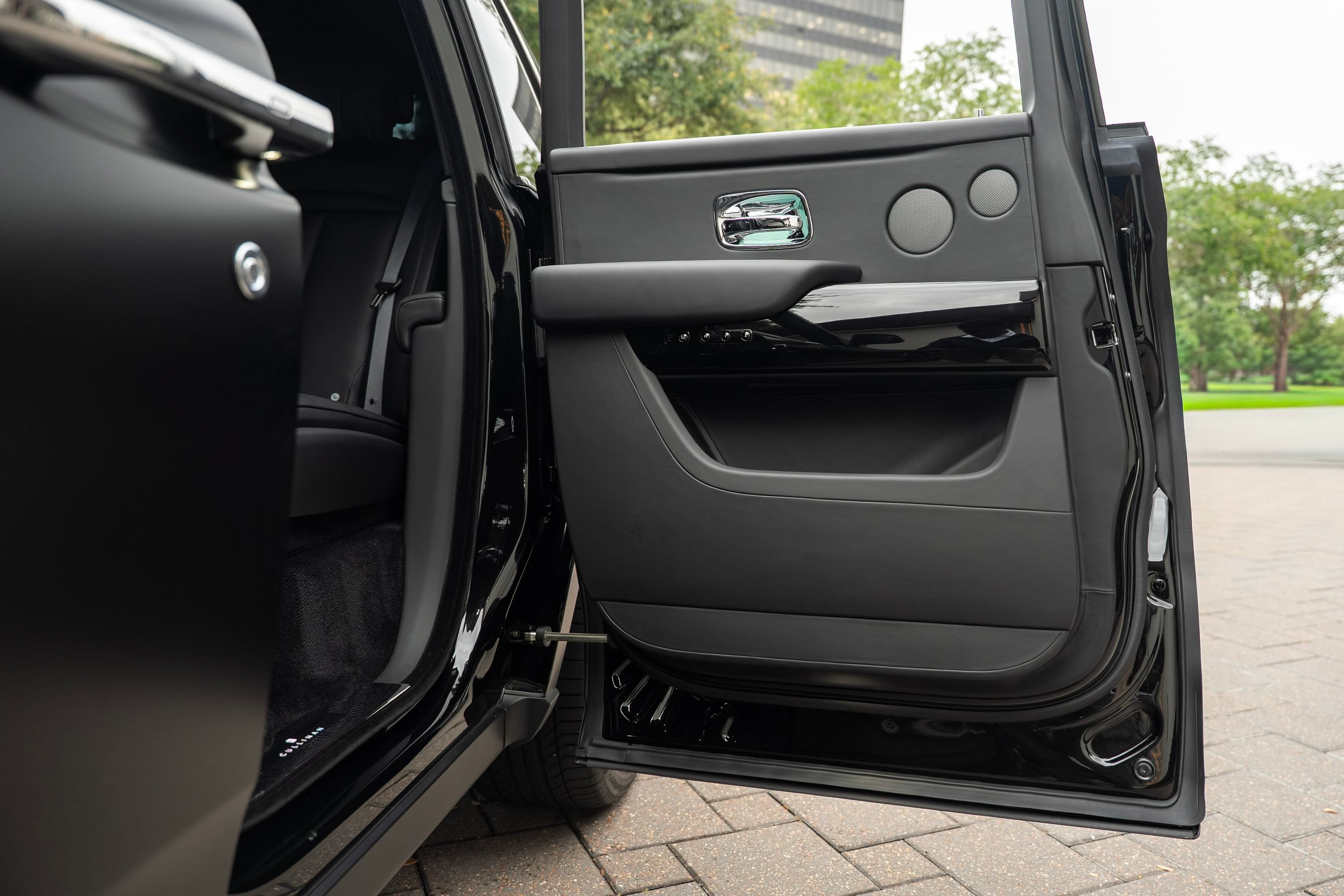 Certified 2023 Rolls-Royce Cullinan AWD/4WD image 10