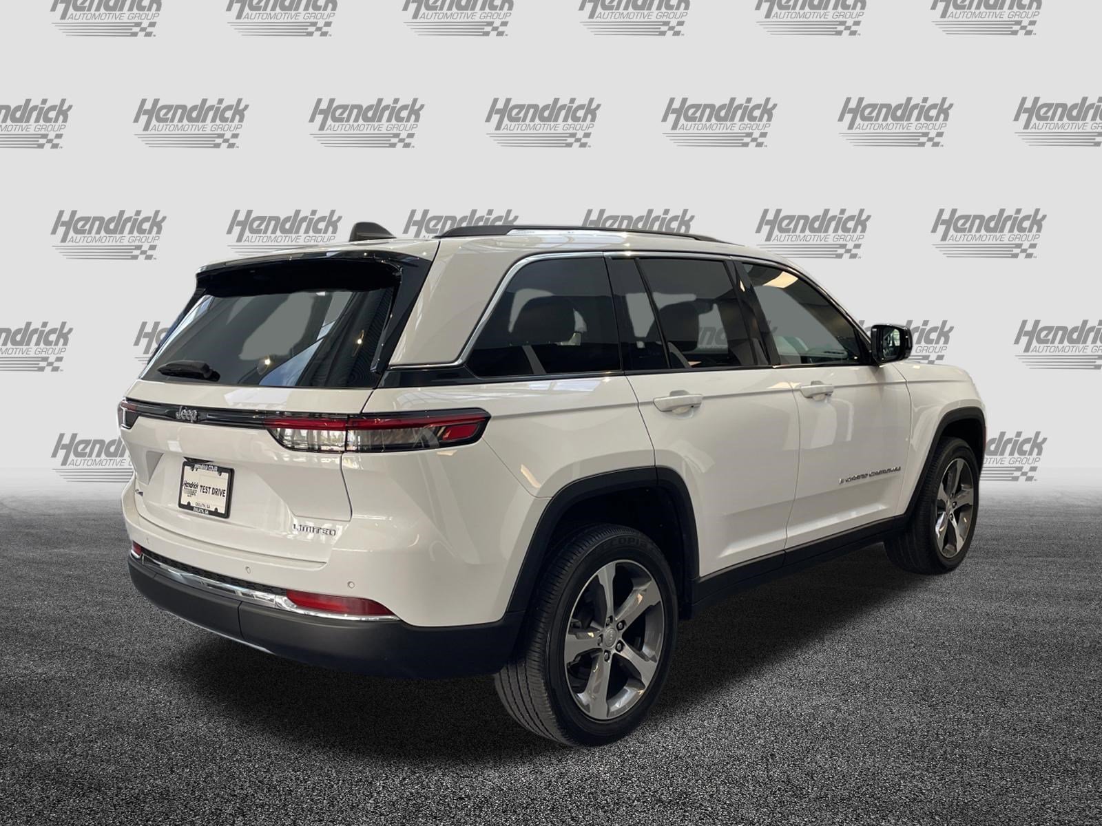 Used 2023 Jeep Grand Cherokee Limited AWD/4WD image 10