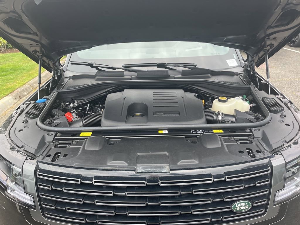 Certified 2025 Land Rover Range Rover SE AWD/4WD image 29