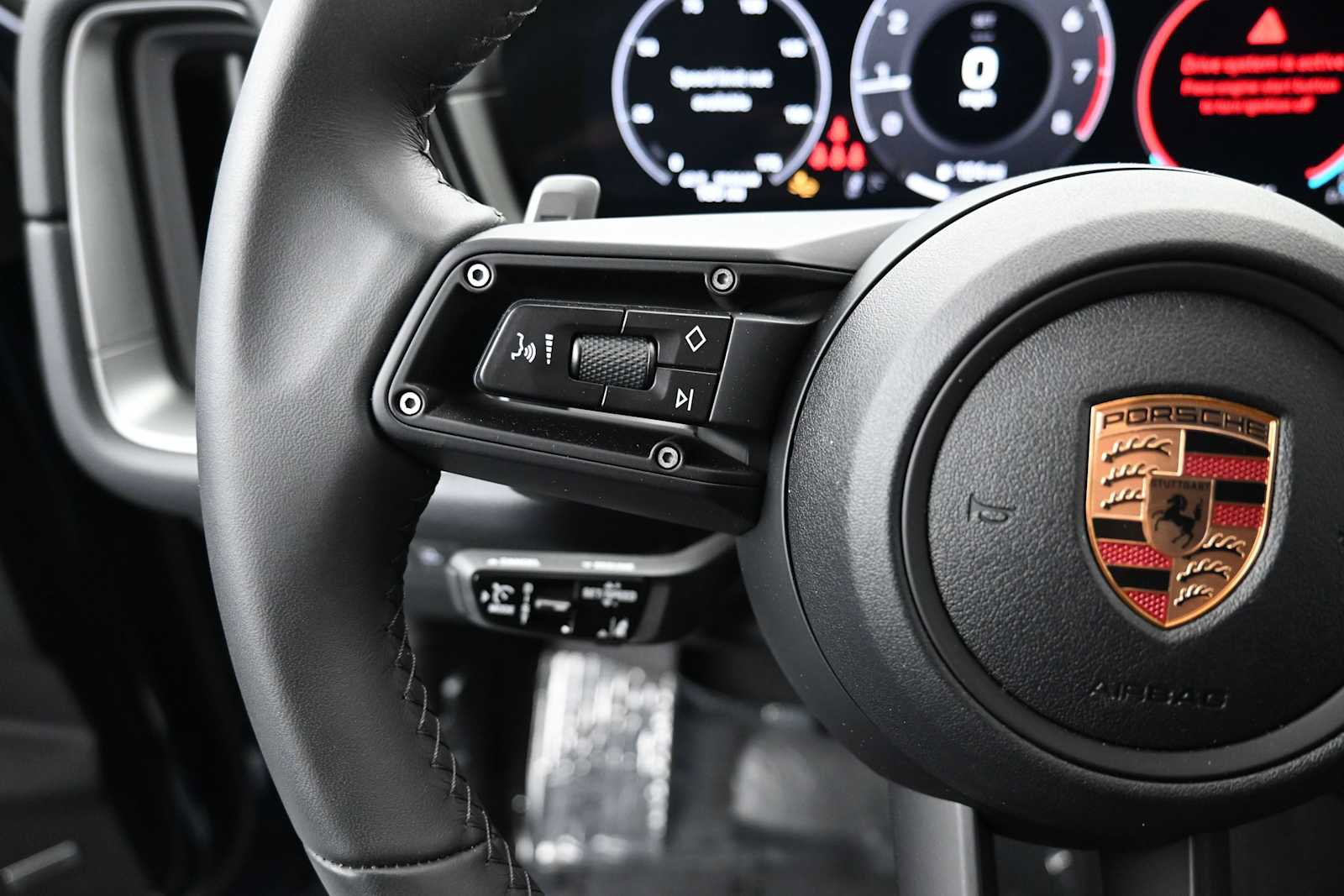 Certified 2025 Porsche Cayenne AWD/4WD image 9
