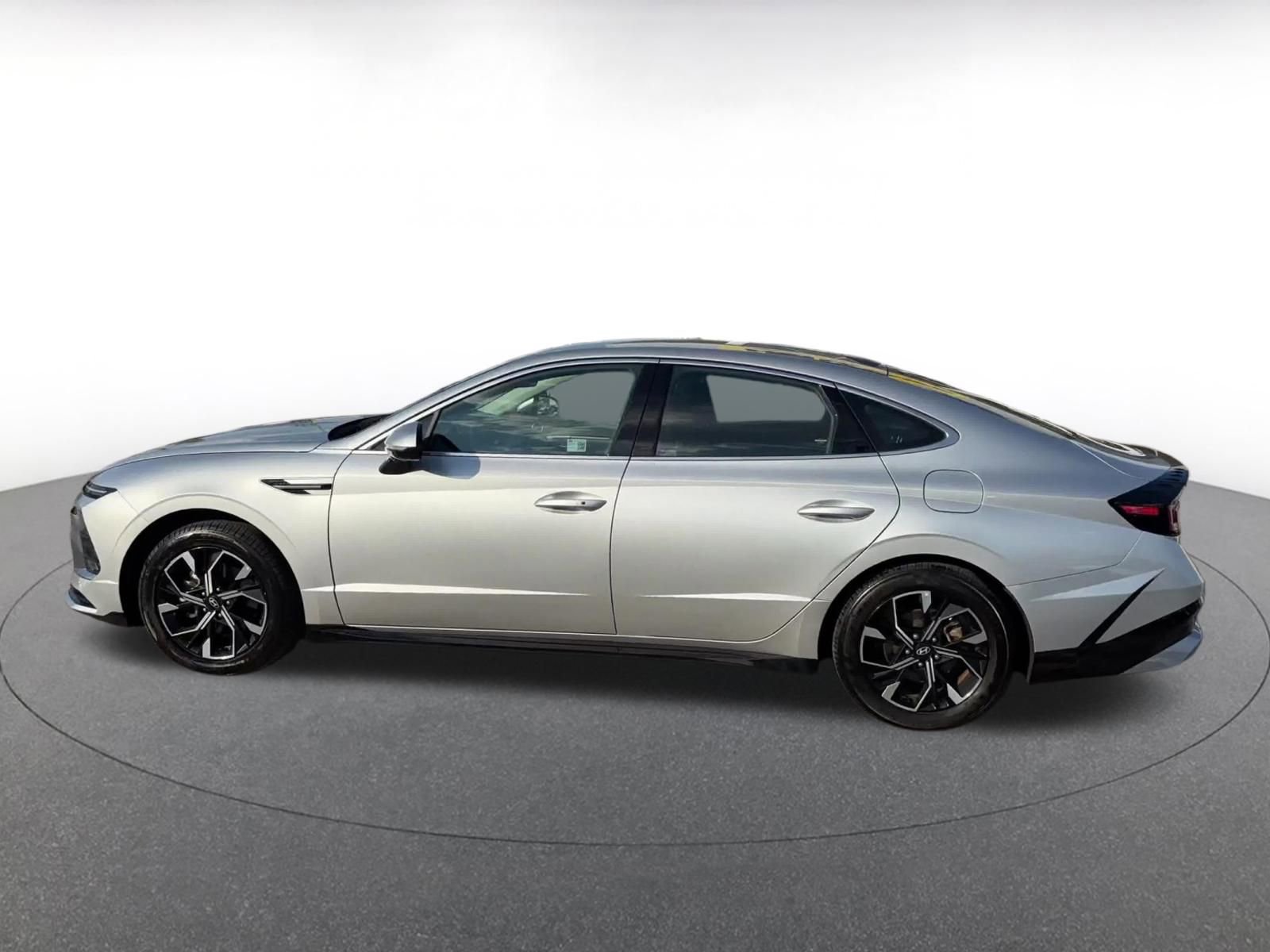 Used 2025 Hyundai Sonata SEL FWD image 9