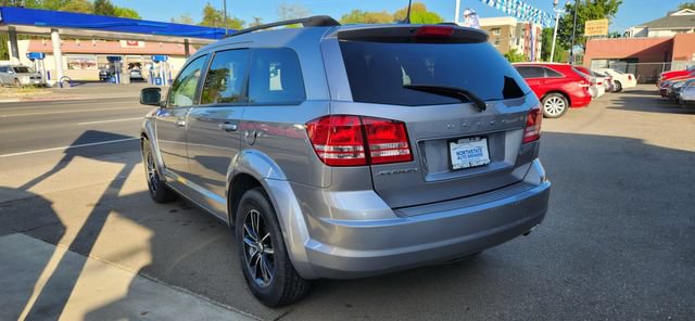 Used 2018 Dodge Journey SE FWD image 4