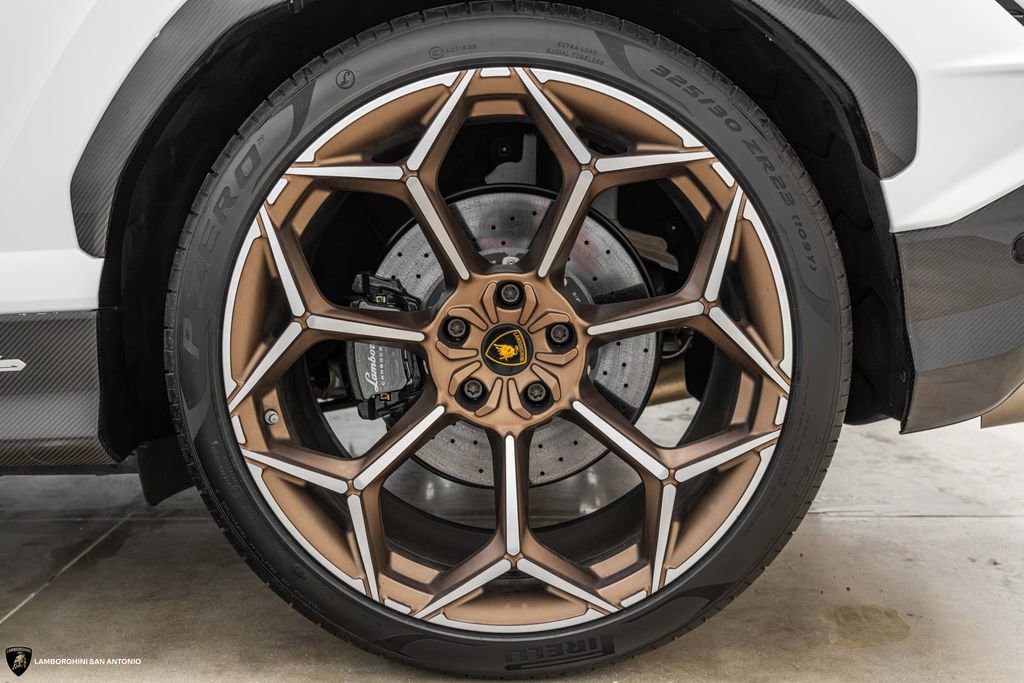 Used 2023 Lamborghini Urus Performante AWD/4WD image 7
