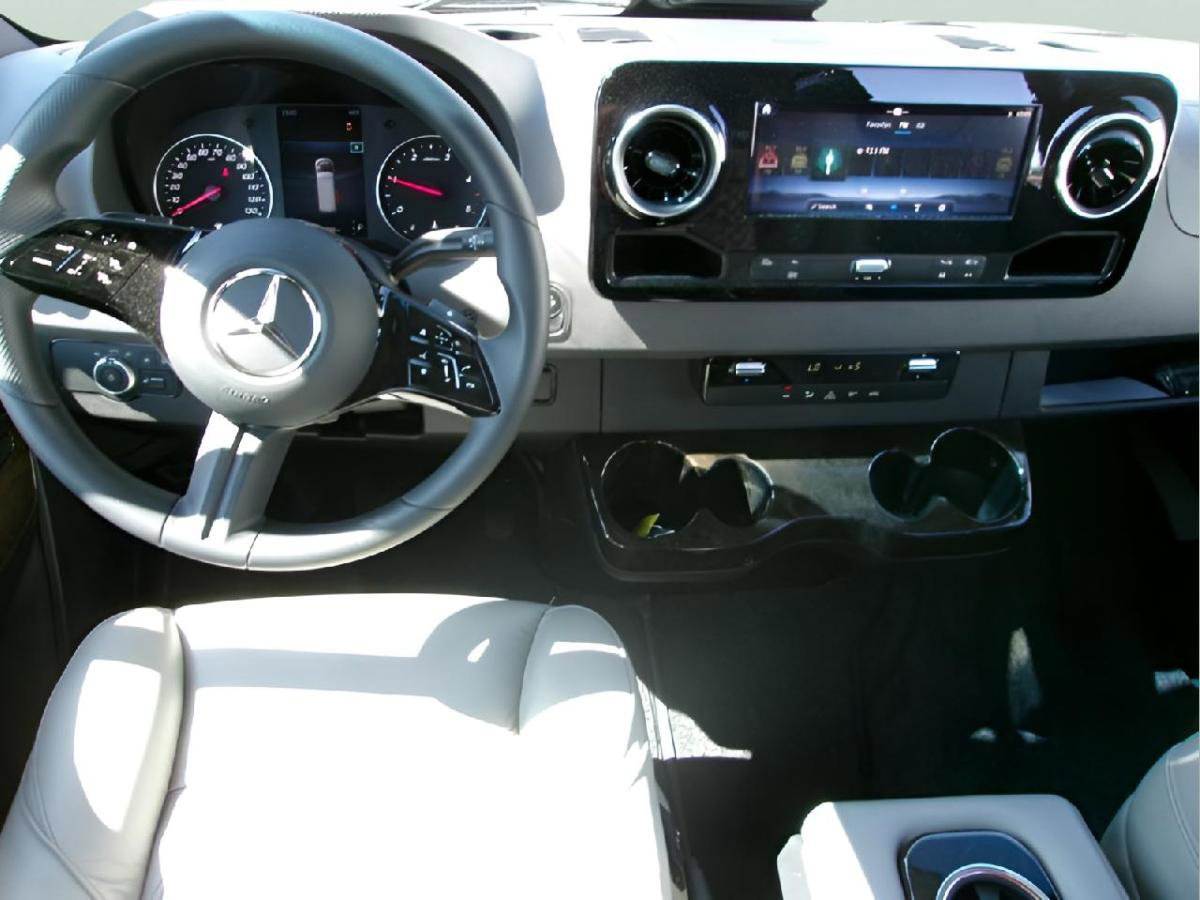 Used 2025 Mercedes-Benz Sprinter 2500 image 22