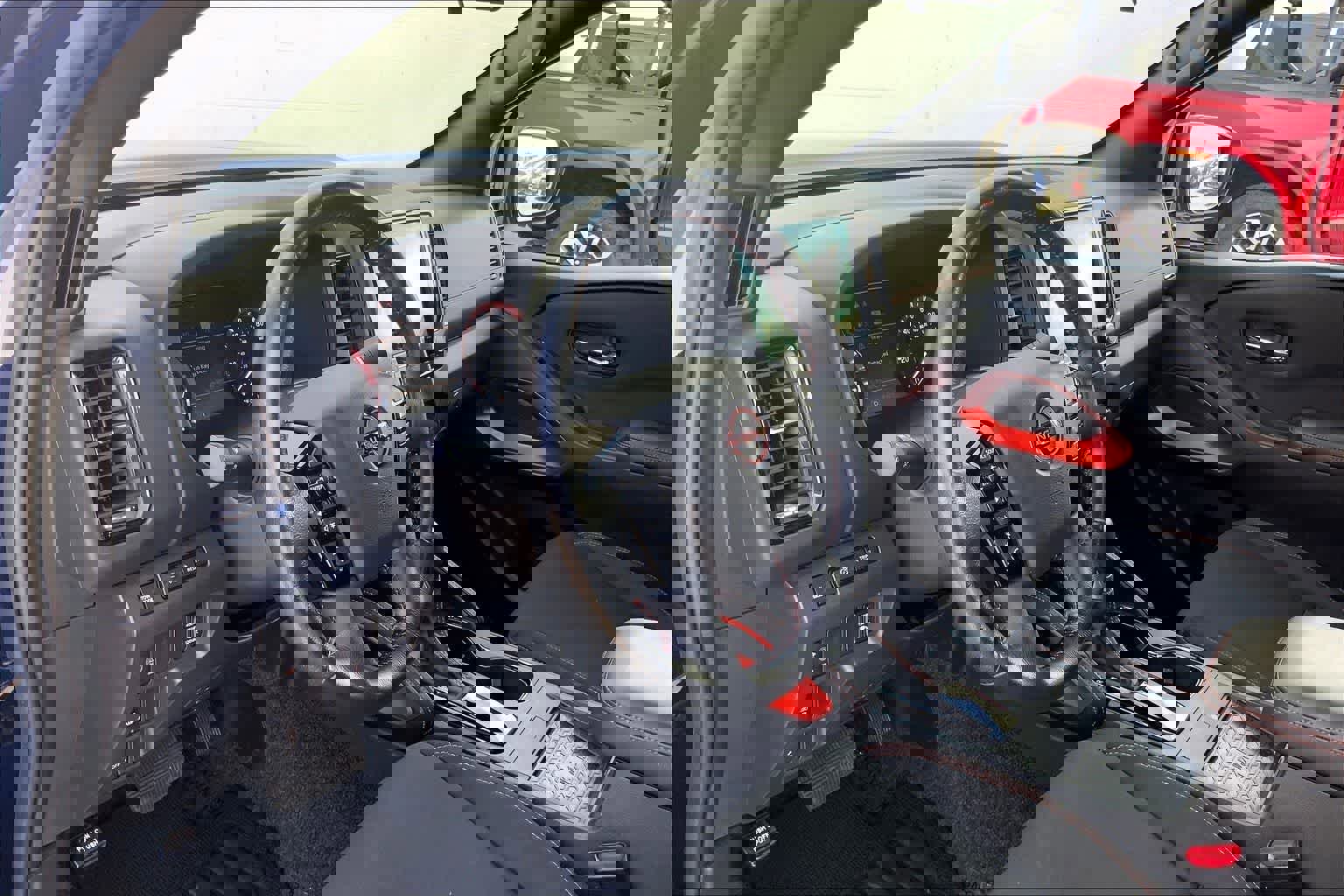 Used 2022 Nissan Frontier Pro-X image 3