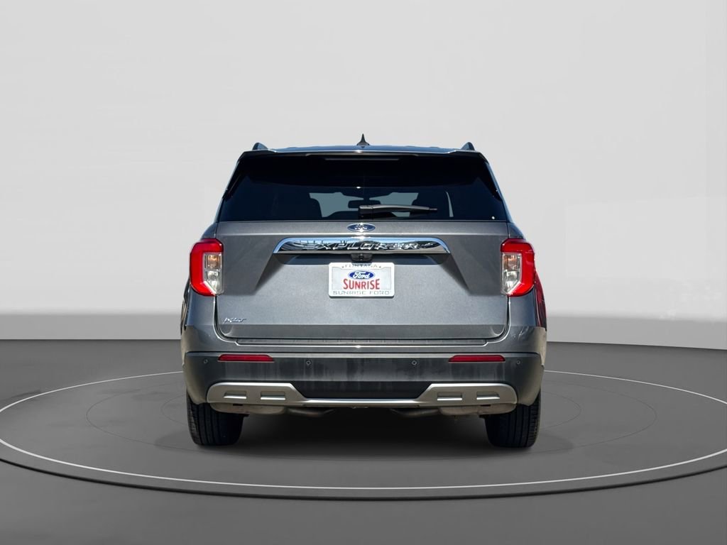 Used 2022 Ford Explorer XLT w/ Equipment Group 202A image 6