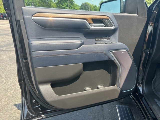 Used 2022 Chevrolet Silverado 1500 High Country w/ Technology Package image 9