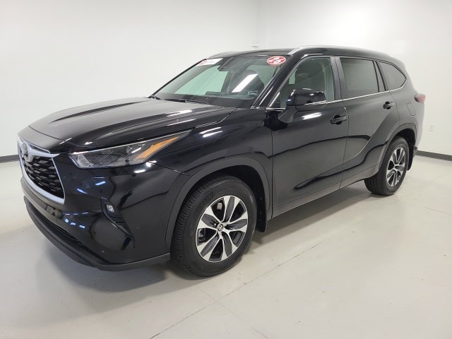 Used 2026 Toyota Highlander XLE AWD/4WD image 3