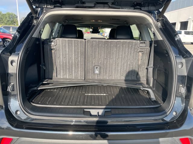 Used 2022 Toyota Highlander XLE AWD/4WD image 32
