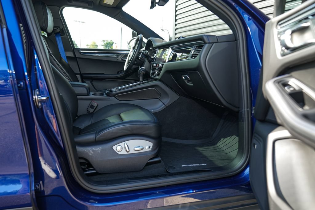 Certified 2026 Porsche Macan Turbo AWD/4WD image 36